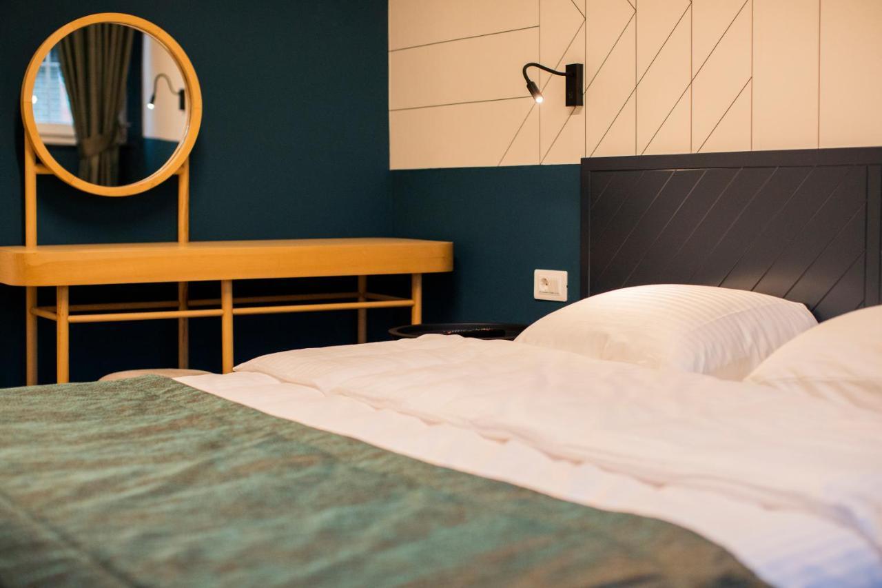 Benelux Hotel Peja Kültér fotó