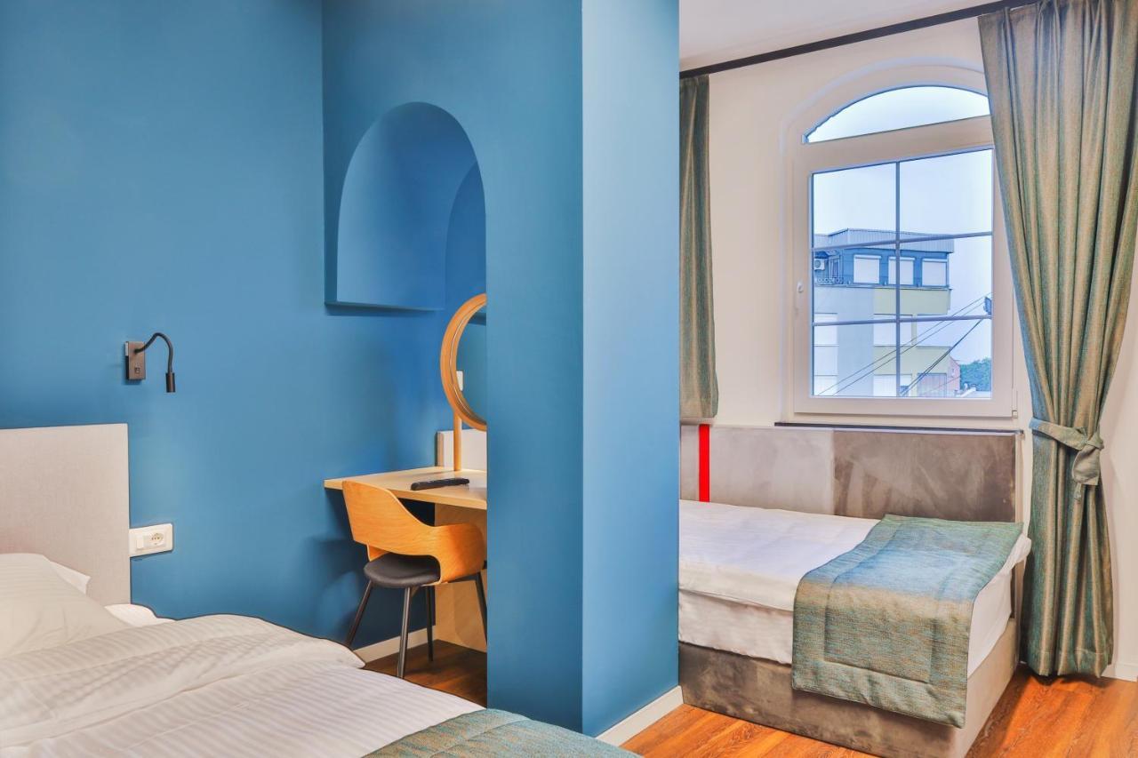 Benelux Hotel Peja Kültér fotó
