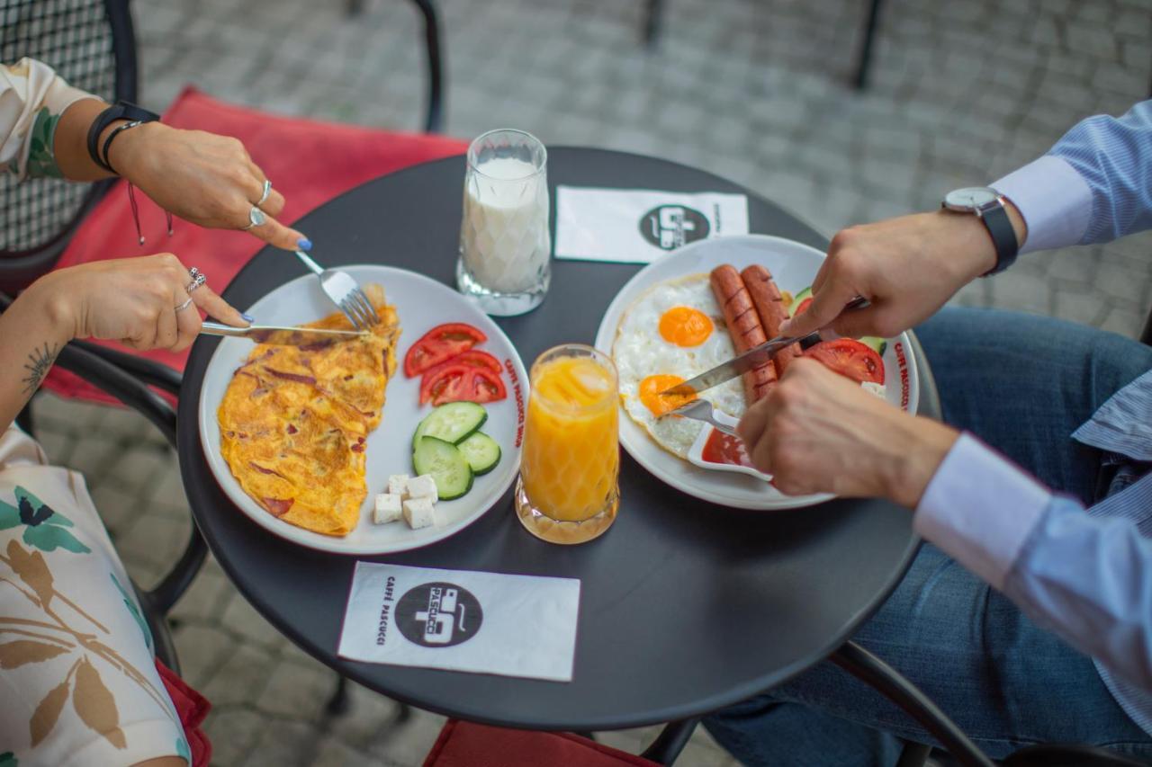 Benelux Hotel Peja Kültér fotó